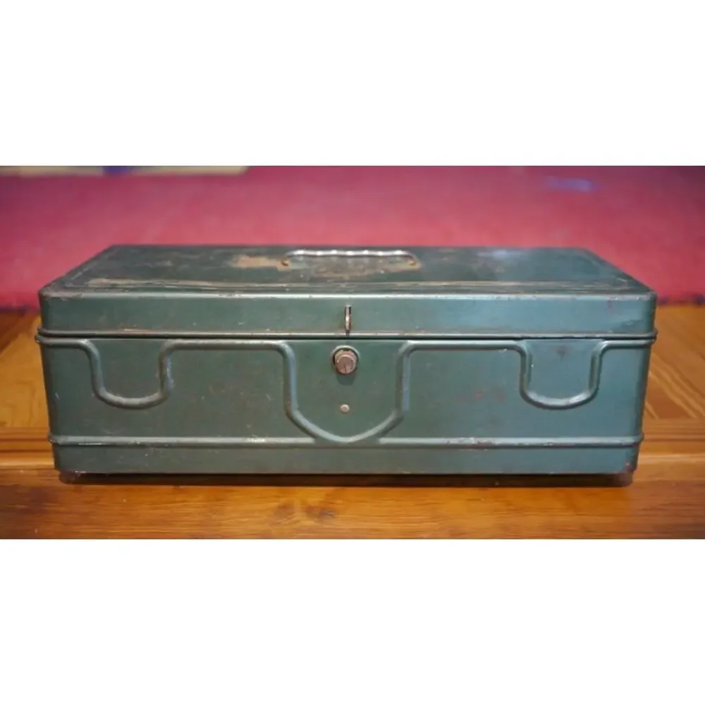 Vtg Distressed Green Metal Industrial Mechanic Carpenters Tool Tackle Box w Tray